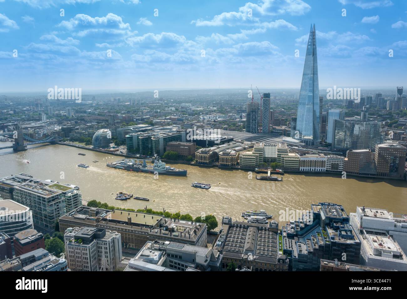 Londres, Angleterre - la vue vers le Shard depuis le Sky Garden au 20 Fenchurch Street dans le centre de Londres. Banque D'Images