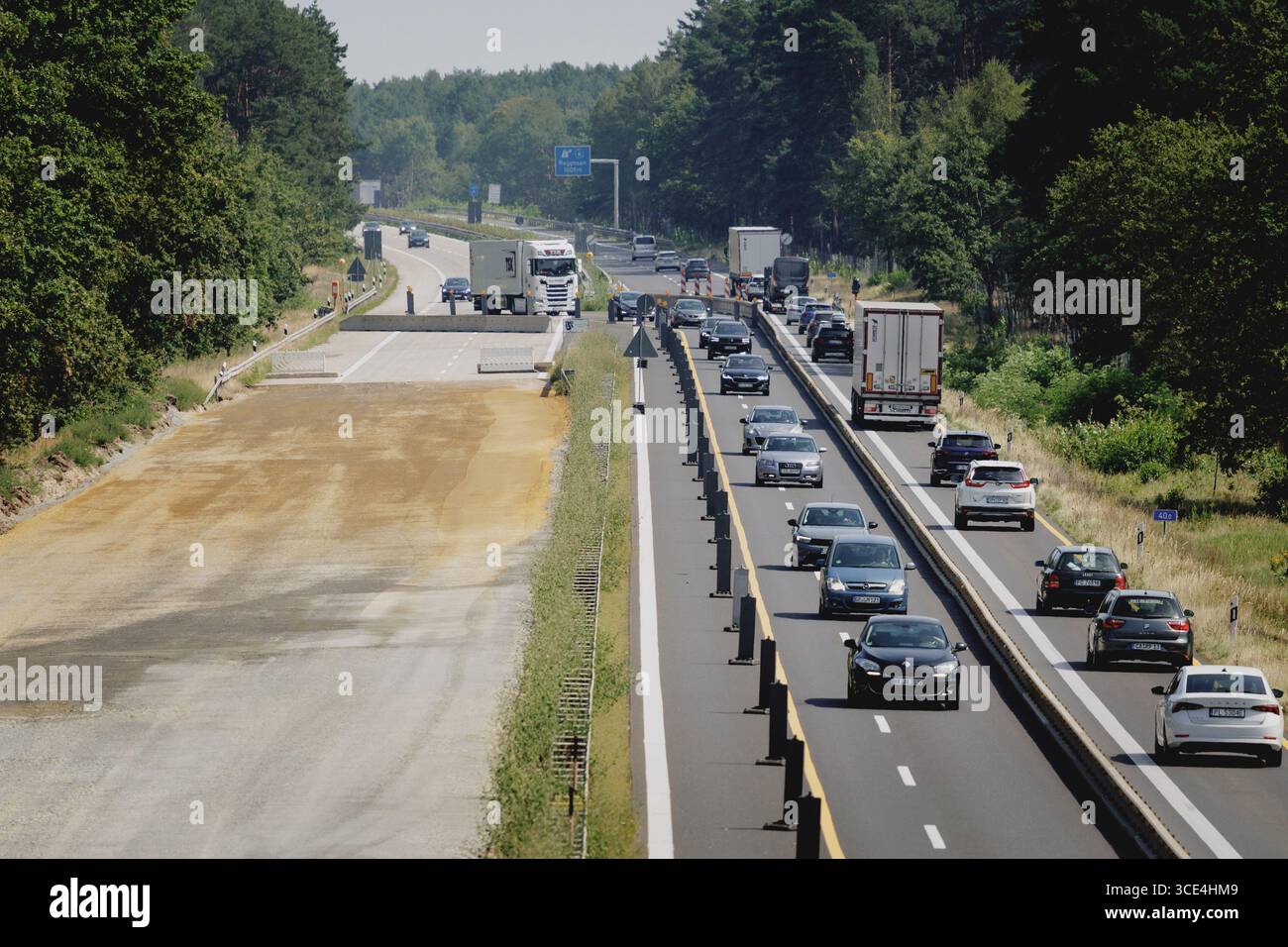 Rye Roses, Deutschland. 15 août 2025. Chantier de construction sur l'autoroute fédérale A15 près de Roggosen, 15 août 2025. Crédit : dpa/Alamy Live News Banque D'Images