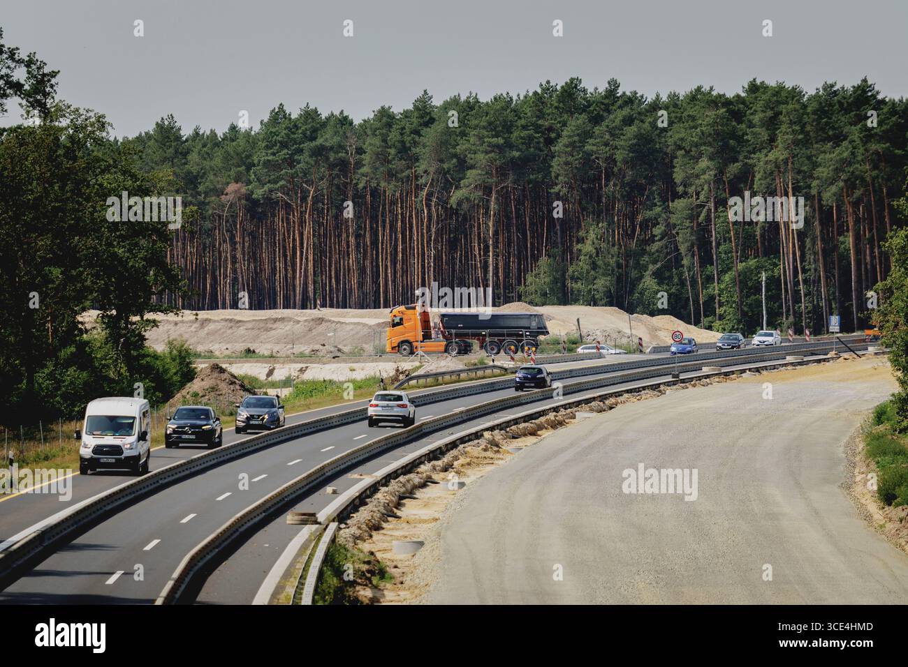 Rye Roses, Deutschland. 15 août 2025. Chantier de construction sur l'autoroute fédérale A15 près de Roggosen, 15 août 2025. Crédit : dpa/Alamy Live News Banque D'Images
