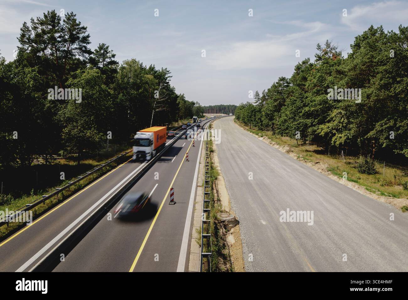 Rye Roses, Deutschland. 15 août 2025. Chantier de construction sur l'autoroute fédérale A15 près de Roggosen, 15 août 2025. Crédit : dpa/Alamy Live News Banque D'Images