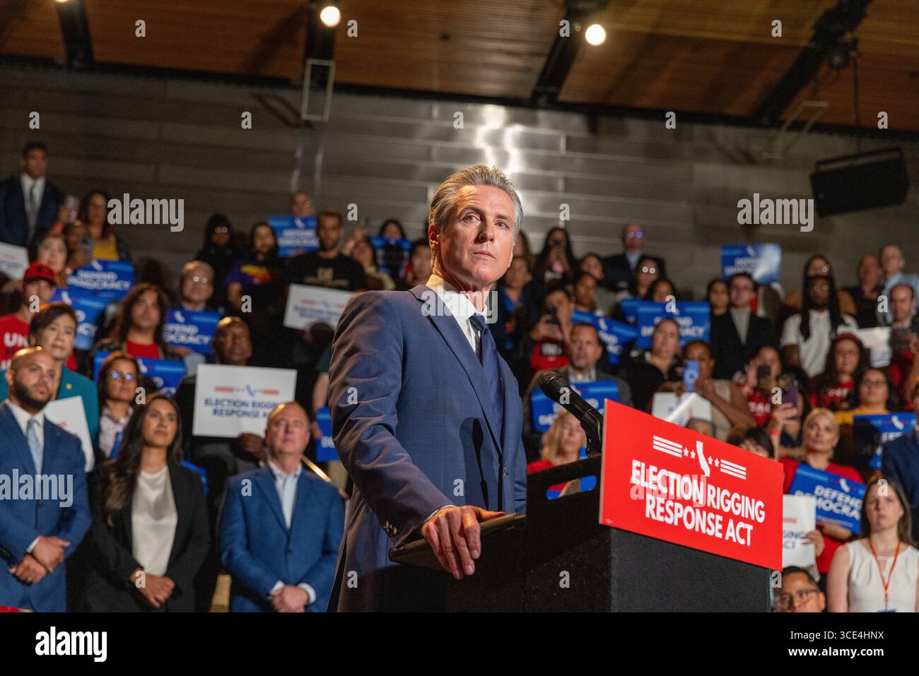 Le gouverneur californien Gavin Newsom tient une cohérence de presse pour discuter de son plan pour une élection spéciale pour permettre aux électeurs d'approuver un milieu de décennie Banque D'Images