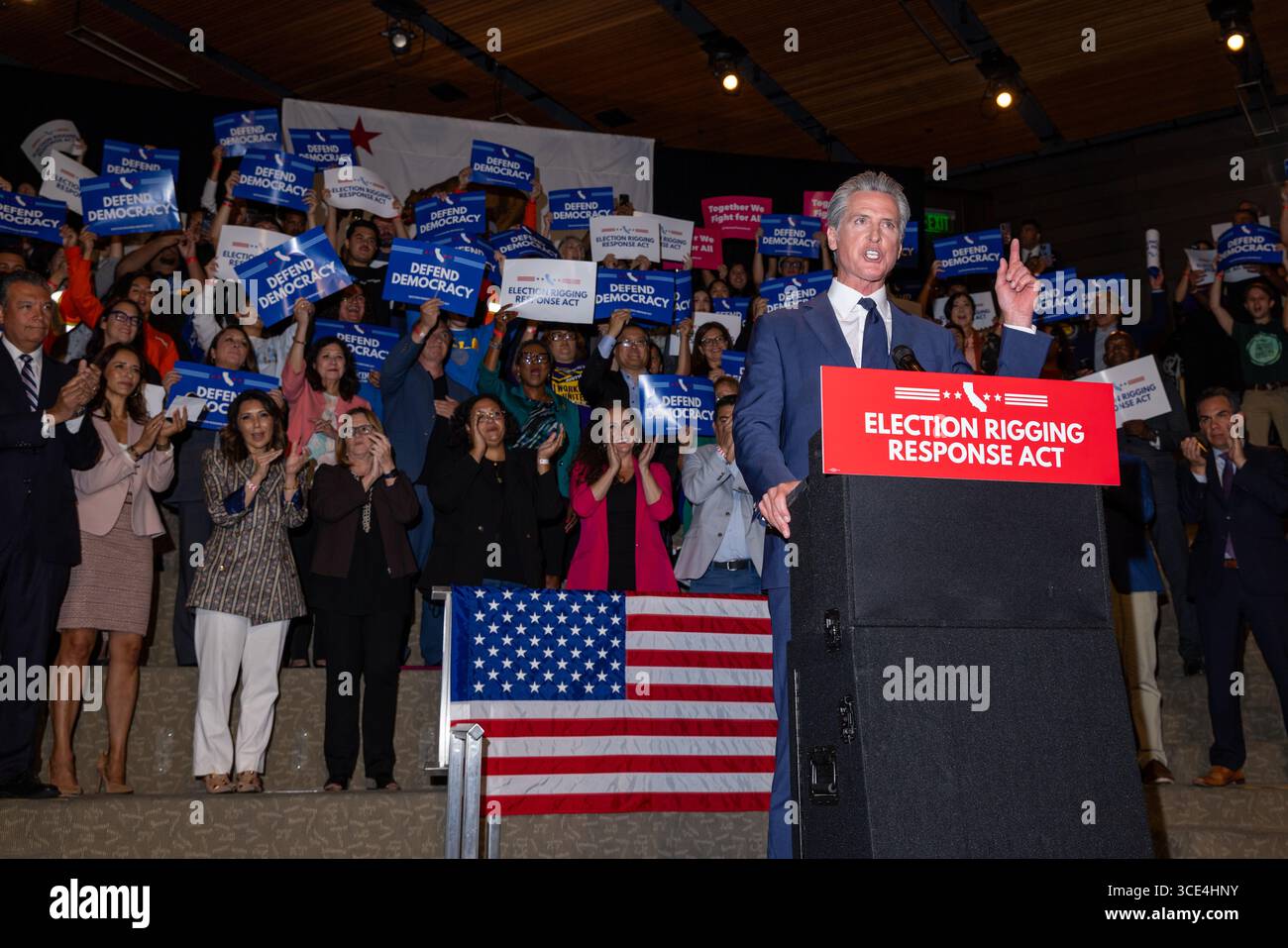 Le gouverneur californien Gavin Newsom tient une cohérence de presse pour discuter de son plan pour une élection spéciale pour permettre aux électeurs d'approuver un milieu de décennie Banque D'Images