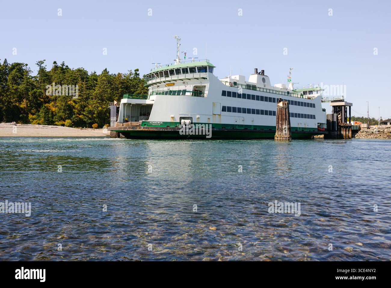 Coupeville, WA, États-Unis - 11 août 2025 ; Washington State car Ferry Kennewick au quai Coupeville Keystone Banque D'Images