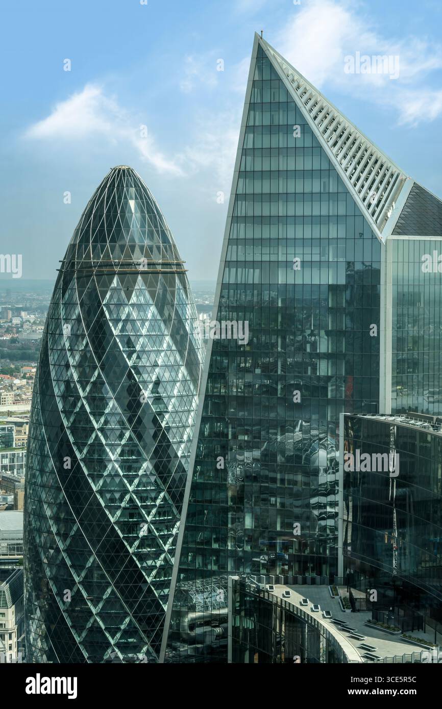 Londres, Angleterre - la vue vers 'le scalpel' et 'le Gherkin' depuis 'The Walkie-Talkie', officiellement connu sous le nom de Sky Garden au 20 Fenchurch Street Banque D'Images