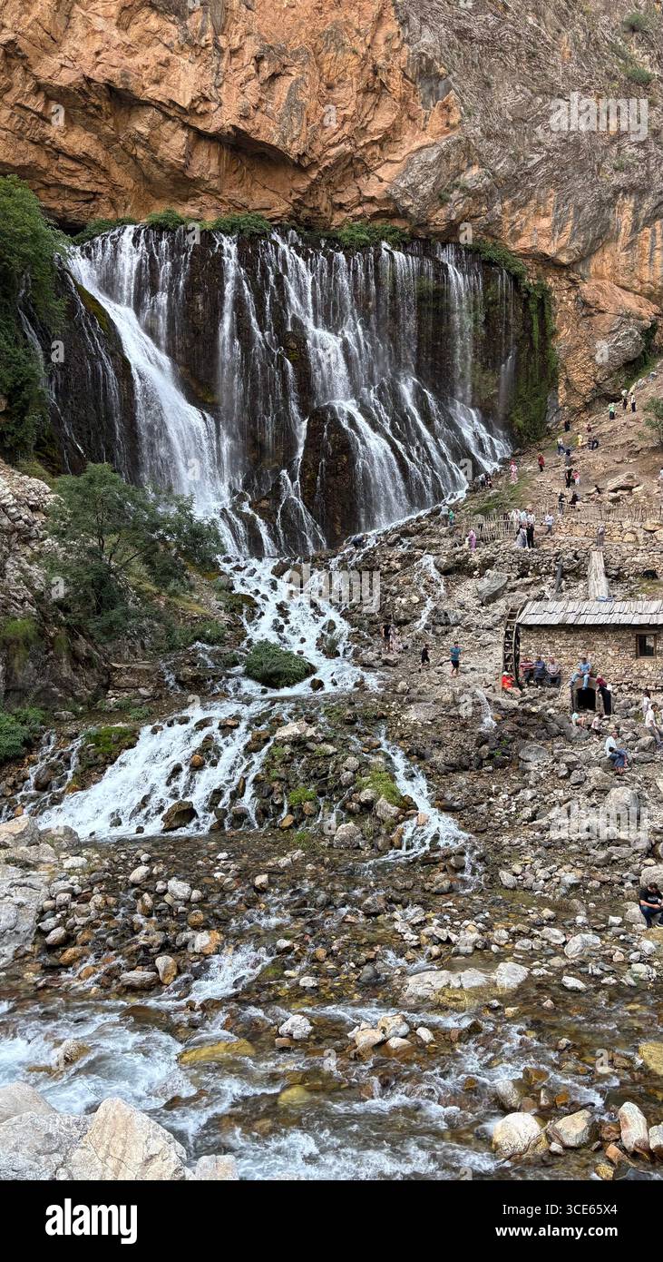 Cascades de Kapuzbaşı en Anatolie centrale, Turquie – parmi les plus hautes cascades du pays, situées dans le parc national de Aladağlar, Kayseri Banque D'Images