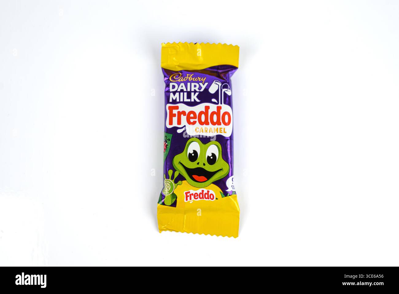 Cadbury Dairy Milk Freddo Caramel Chocolate Bar – pays de Galles, Royaume-Uni – 03 août 2025 Banque D'Images