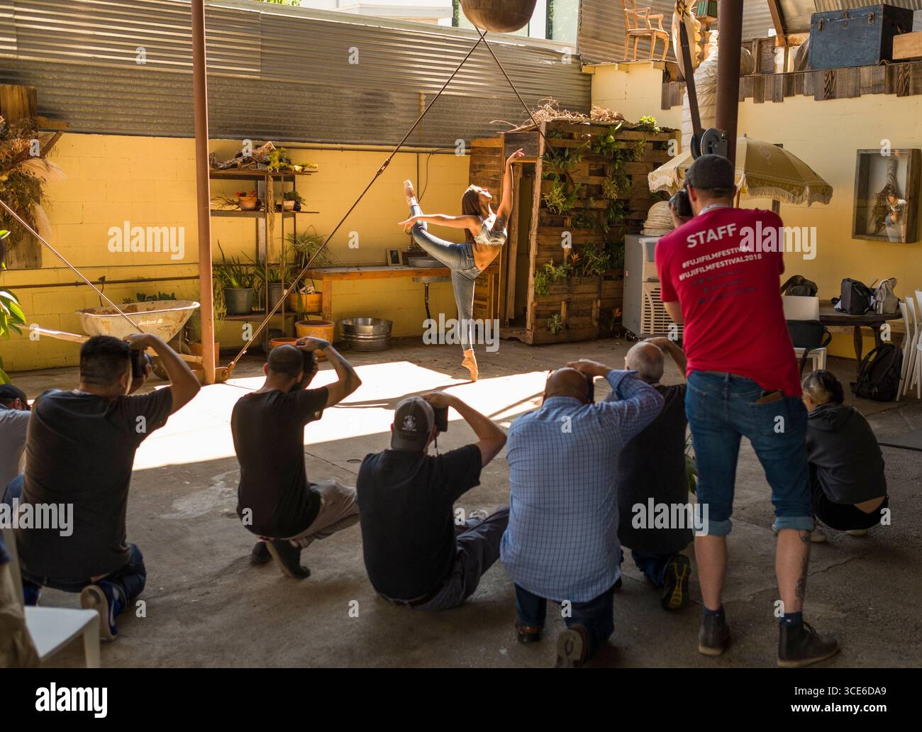 Photographier les élèves danseuse au cours atelier de photographie sur la photographie à la danse 2018 Fujifilm Festival, l'improbable Fleuriste, Venice, Los Banque D'Images