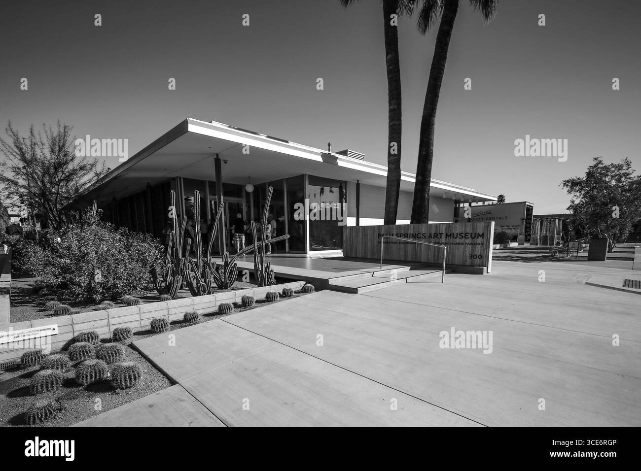 Palm Springs, Californie - 19 août 2016 : architecture moderne du milieu du siècle de l'hôtel de ville de Palm Springs Banque D'Images