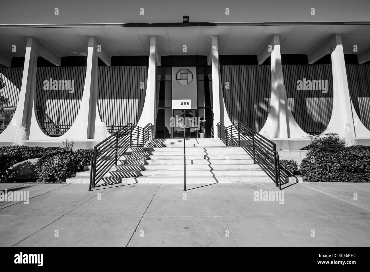 Palm Springs, Californie - 19 août 2016 : banque d'architecture moderne du milieu du siècle dans la ville de Palm Springs Banque D'Images