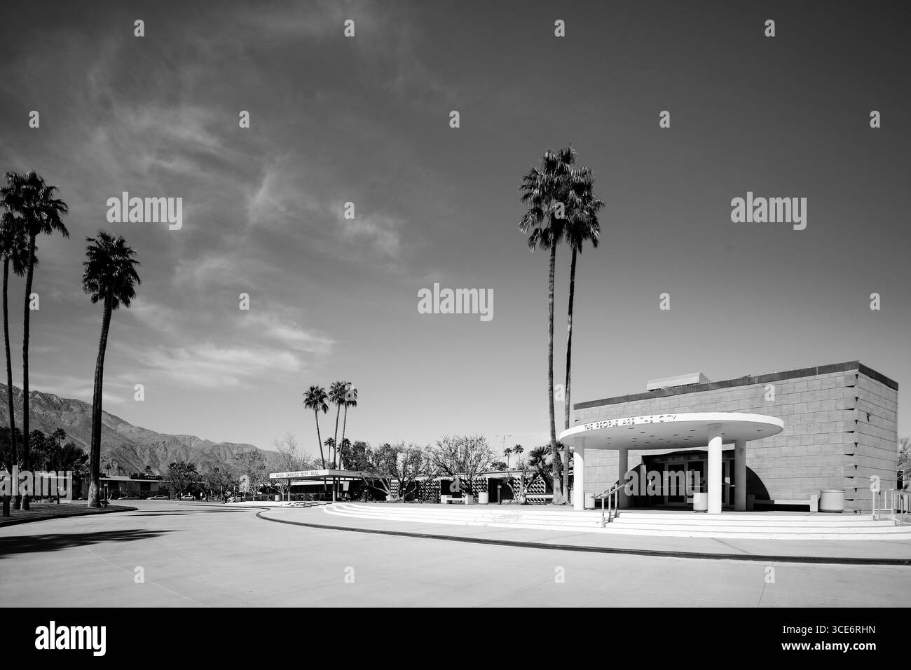 Palm Springs, Californie - 19 août 2016 : architecture moderne du milieu du siècle de l'hôtel de ville de Palm Springs Banque D'Images