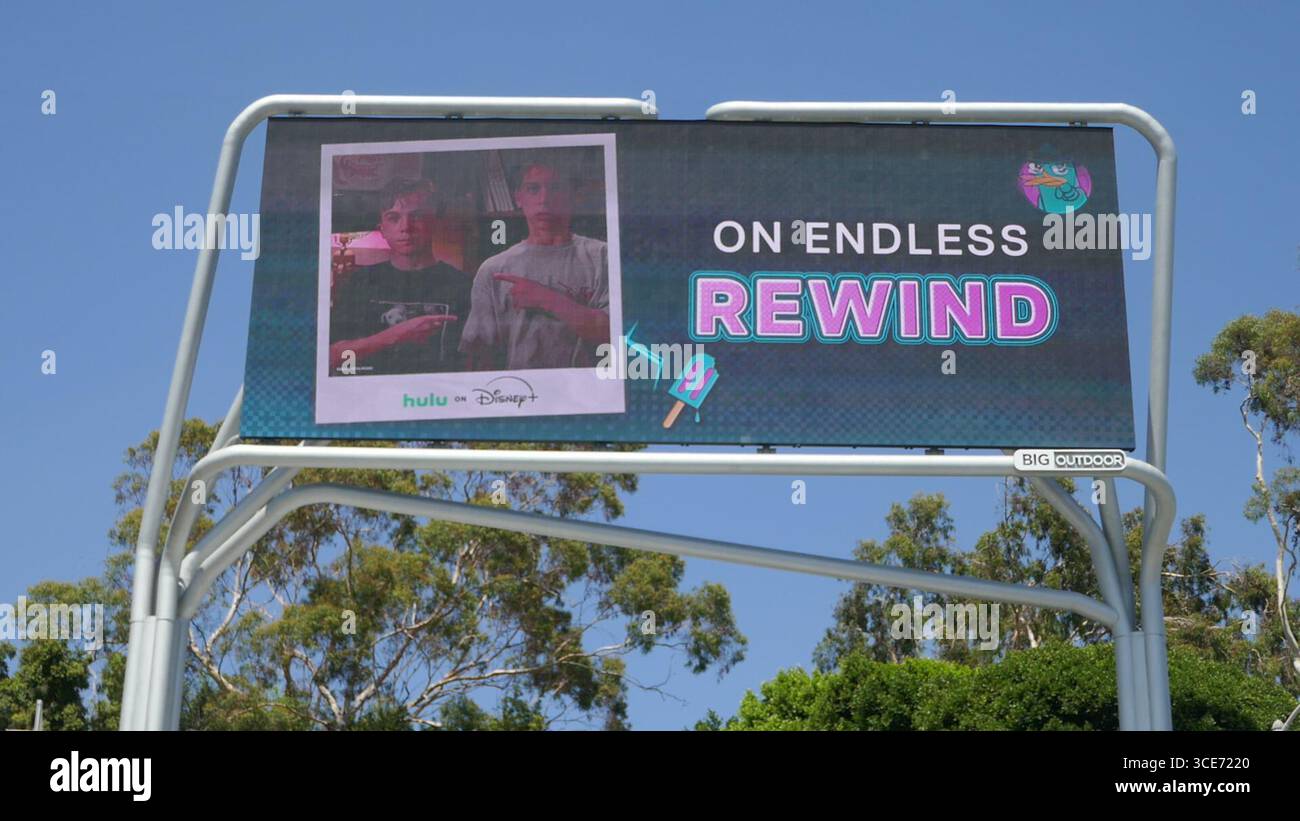 Los Angeles, Californie, États-Unis 15 août 2025 Disney Rewind Malcolm dans le Middle Billboard sur Sunset Blvd le 15 août 2025 à Los Angeles, Californie, États-Unis. Photo de Barry King/Alamy Stock photo Banque D'Images
