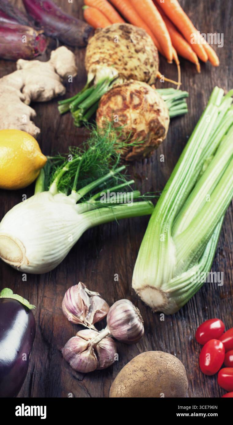 Assortiment de légumes locaux. Alimentation saine. Banque D'Images