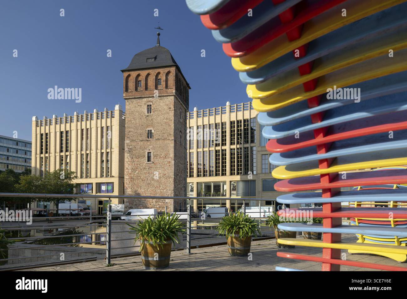 Tour rouge, Chemnitz, Saxe, Allemagne, capitale de la culture 2025, C L'invisible, 13 août 2025 < français> Tour rouge, Saxe, capitale de la culture 2025, août 2016 Banque D'Images