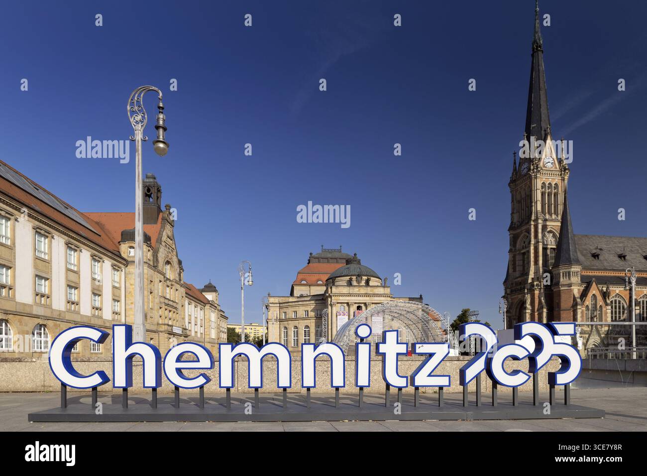 Theatre Square avec Chemnitz Art collections, Opera House, et l'église Peter's Church, Saxe, Allemagne, capitale de la culture 2025, C The Unseen, 13.08.2025 Banque D'Images