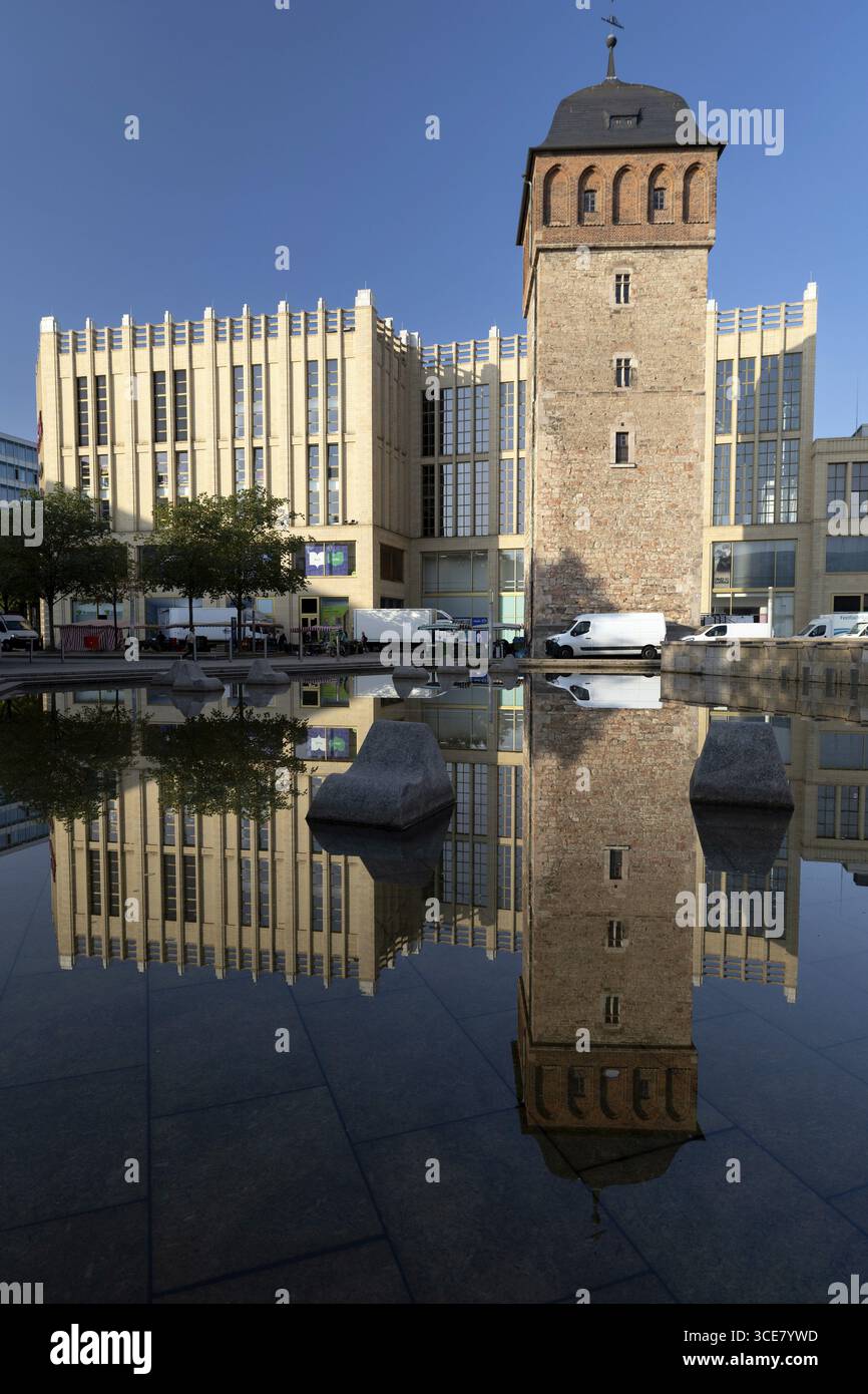 Tour rouge, Chemnitz, Saxe, Allemagne, capitale de la culture 2025, C L'invisible, 13 août 2025 < français> Tour rouge, Saxe, capitale de la culture 2025, août 2016 Banque D'Images