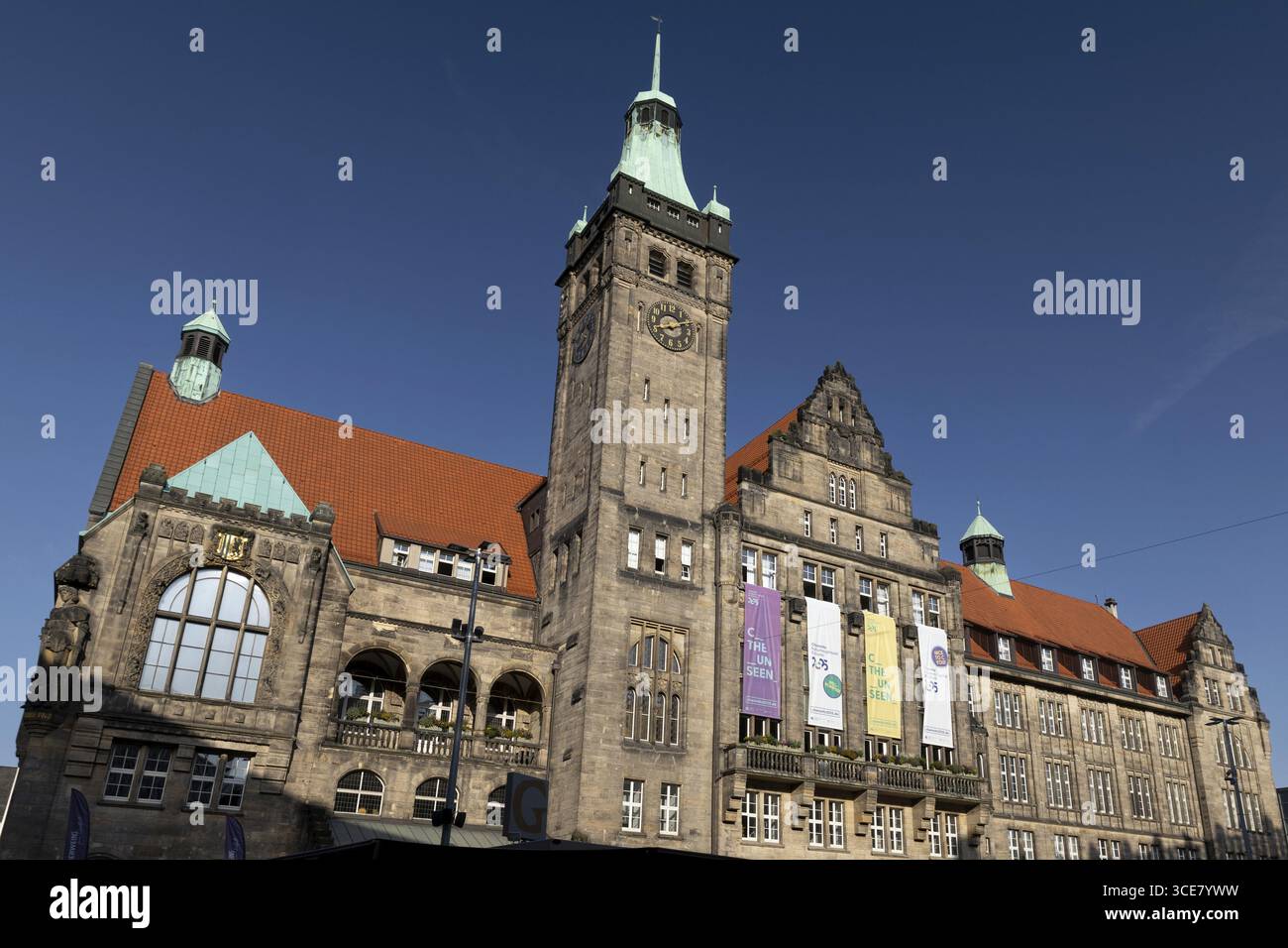 Nouvel hôtel de ville, Chemnitz, Saxe, Allemagne, capitale de la culture 2025, C L'invisible, 13.08.2025 < français> nouvel hôtel de ville, Saxe, capitale de la culture 2025 Banque D'Images