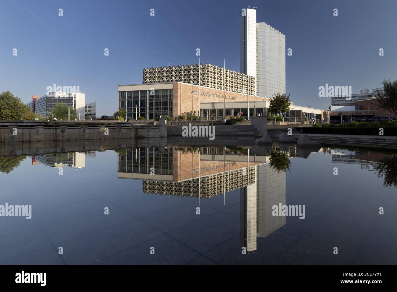 Hôtel de ville avec centre de congrès et hôtel de congrès, Chemnitz, Saxe, Allemagne, capitale de la culture 2025, C L'invisible, 13.08.2025 < english> Hôtel de ville w Banque D'Images