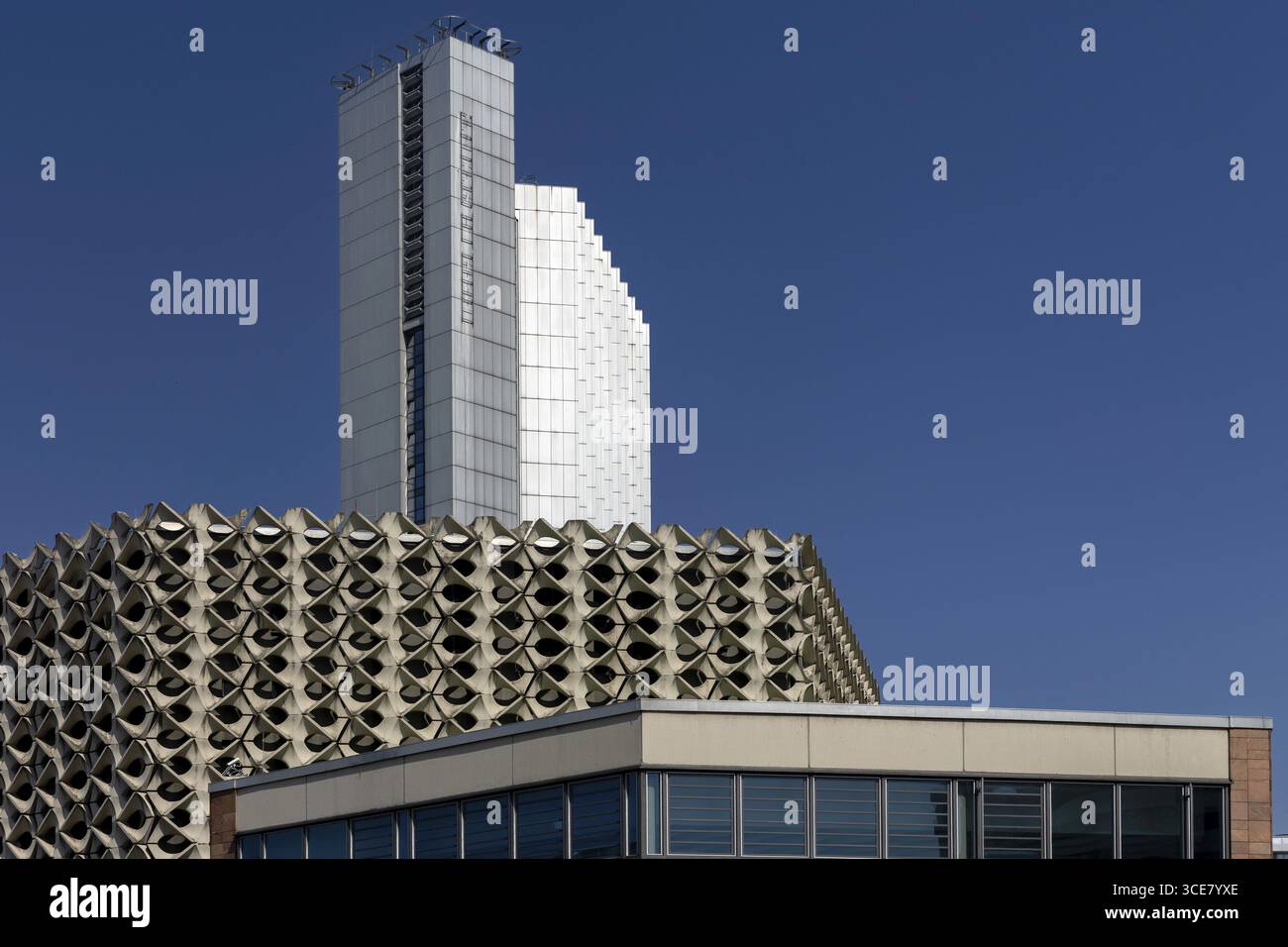Hôtel de ville avec centre de congrès et hôtel de congrès, Chemnitz, Saxe, Allemagne, capitale de la culture 2025, C L'invisible, 13.08.2025 < english> Hôtel de ville w Banque D'Images