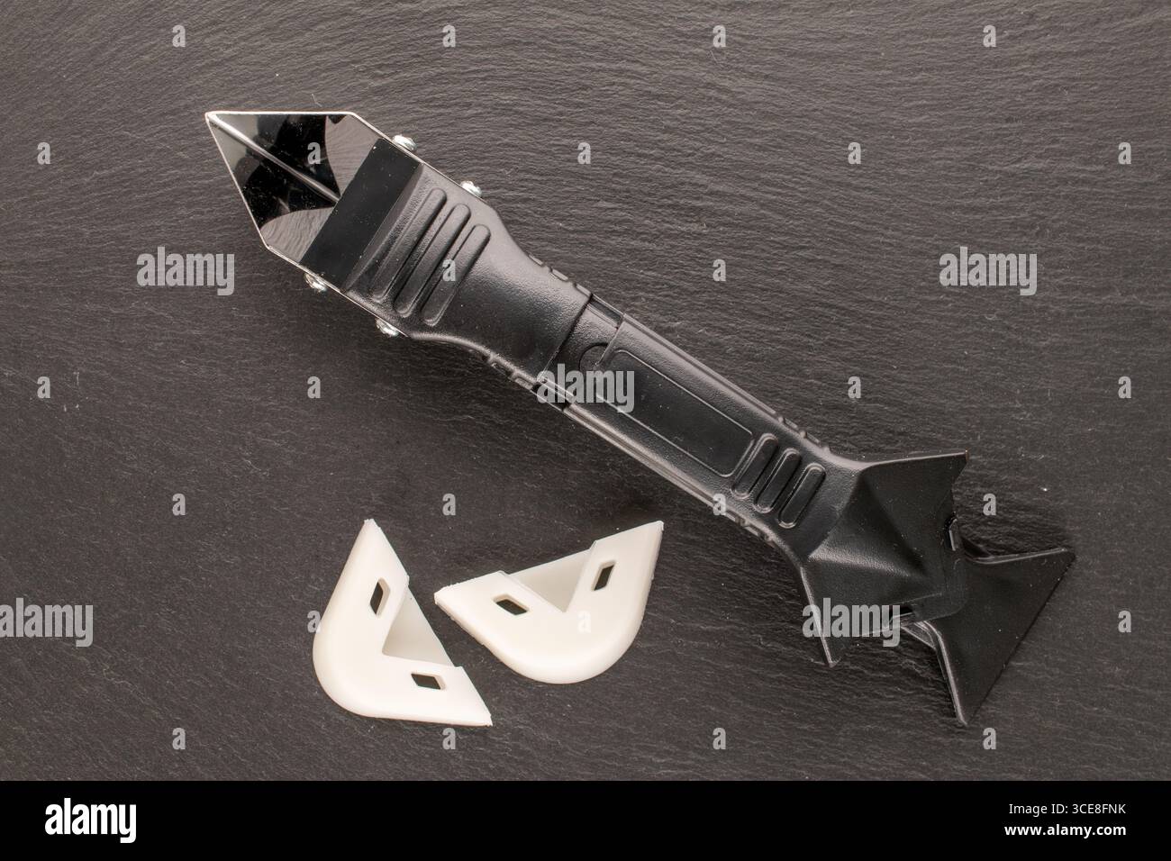 Outil de dépose et de mise à niveau du mastic d'étanchéité, macro, vue de dessus. Banque D'Images