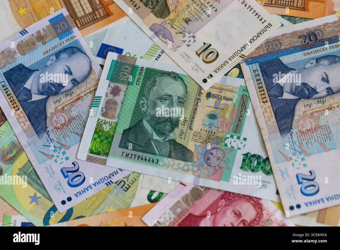 Une composition à plat de billets bulgares Lev et Euro Banque D'Images