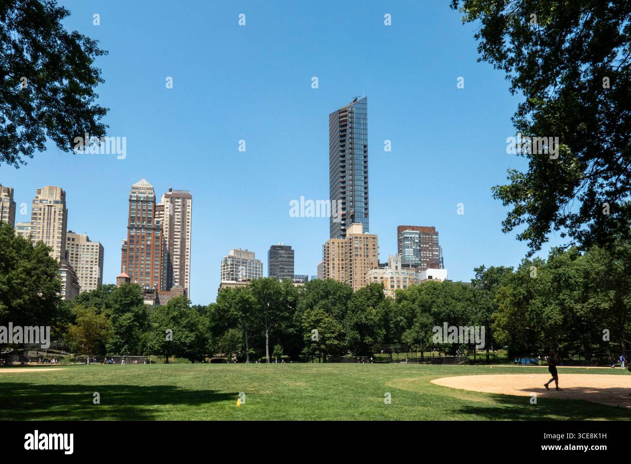 50 West 66th est un condominium de 69 étages surplombant Central Park sur le côté ouest supérieur, 2025, NYC, USA Banque D'Images