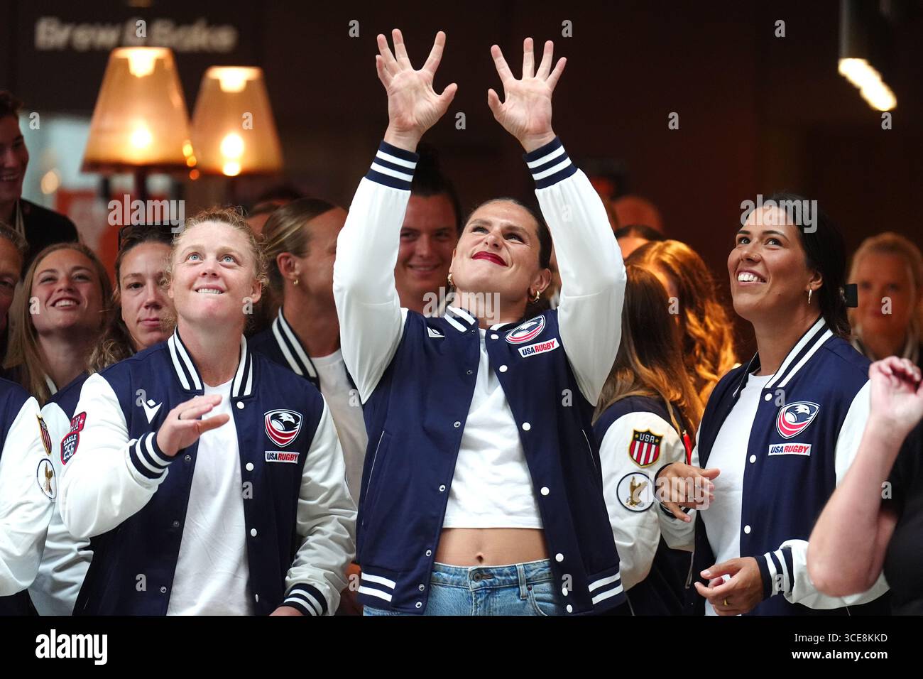 L'américaine Ilona Maher et ses coéquipiers lors d'une cérémonie de bienvenue à l'hôtel de ville de Sunderland avant la Coupe du monde de rugby féminin qui commence vendredi. Date de la photo : samedi 16 août 2025. Banque D'Images