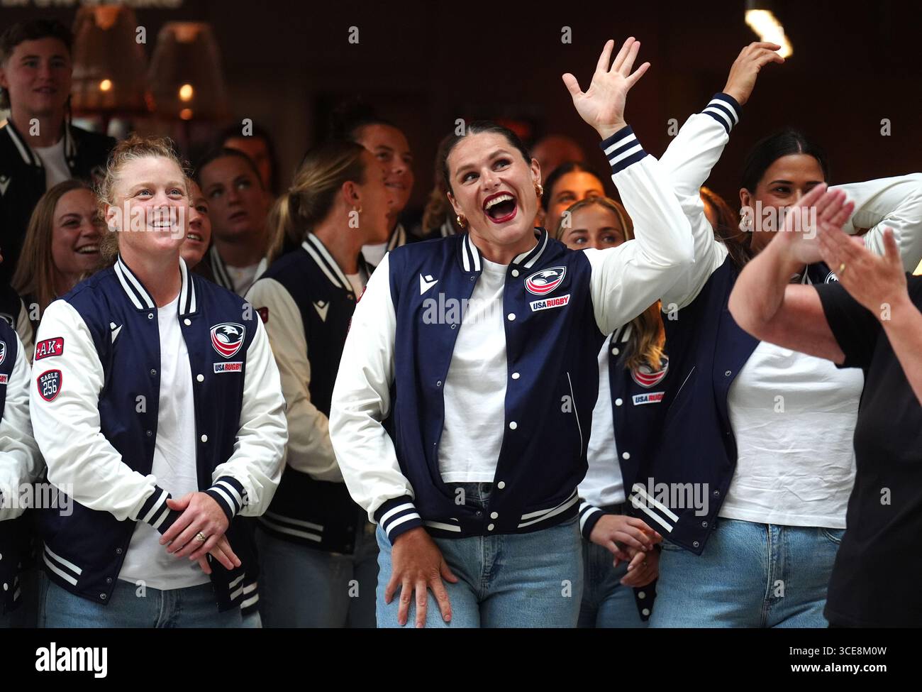 L'américaine Ilona Maher et ses coéquipiers lors d'une cérémonie de bienvenue à l'hôtel de ville de Sunderland avant la Coupe du monde de rugby féminin qui commence vendredi. Date de la photo : samedi 16 août 2025. Banque D'Images