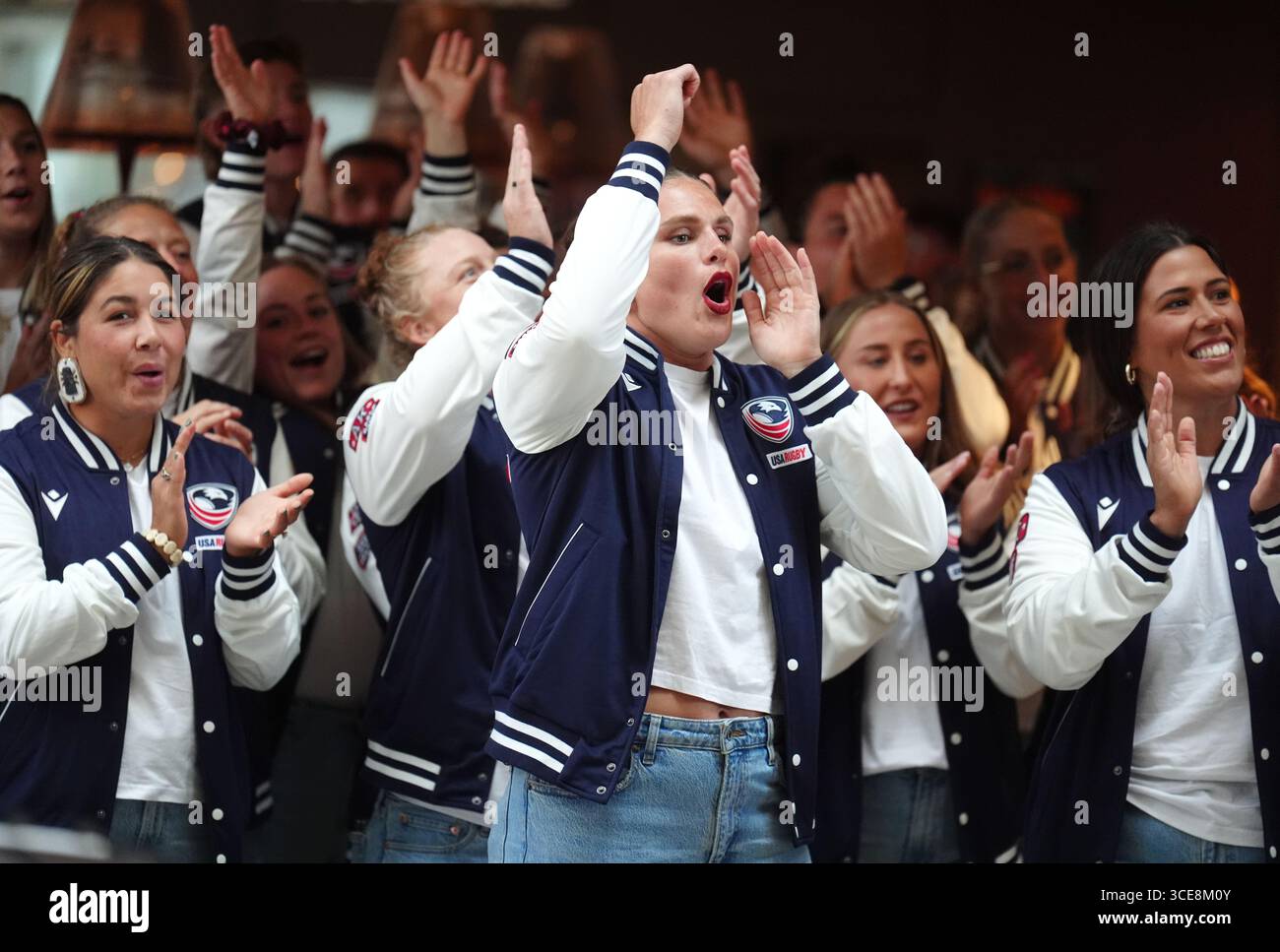 L'américaine Ilona Maher et ses coéquipiers lors d'une cérémonie de bienvenue à l'hôtel de ville de Sunderland avant la Coupe du monde de rugby féminin qui commence vendredi. Date de la photo : samedi 16 août 2025. Banque D'Images