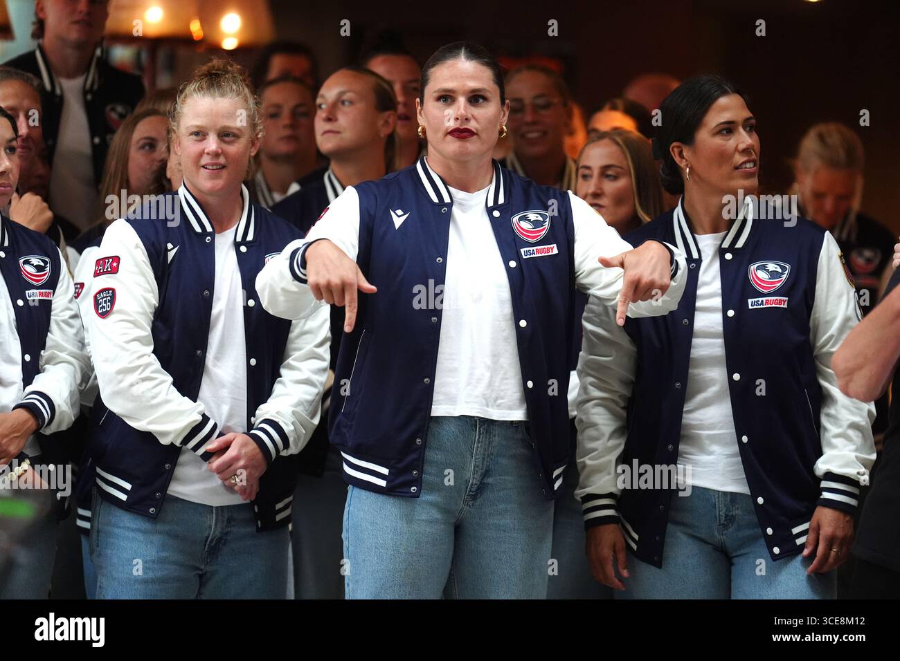 L'américaine Ilona Maher et ses coéquipiers lors d'une cérémonie de bienvenue à l'hôtel de ville de Sunderland avant la Coupe du monde de rugby féminin qui commence vendredi. Date de la photo : samedi 16 août 2025. Banque D'Images