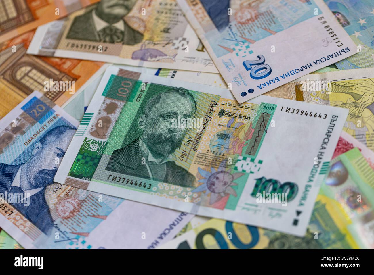 Une composition à plat de billets bulgares Lev et Euro Banque D'Images