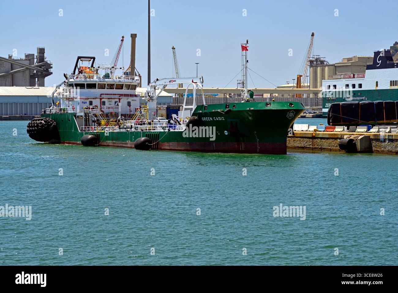 Le ravitailleur de soute « Green Cadiz » est amarré au Western Dock de Barcelone en attendant son prochain ravitaillement en carburant. Banque D'Images