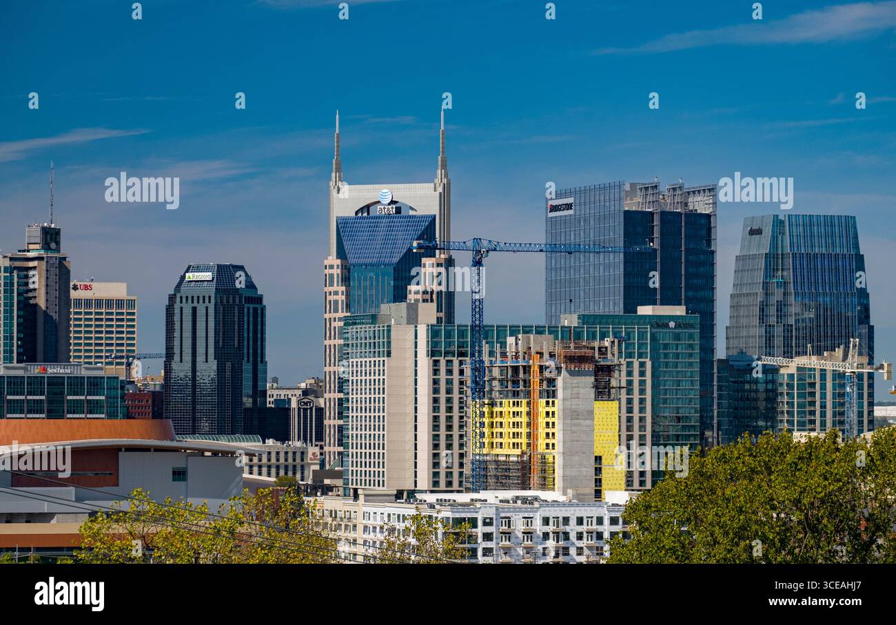 Les grues de construction et les immeubles de grande hauteur du centre-ville de Nashville vu de Fort Negley, fortification, Comté de Davidson Nashville, Tennessee, États-Unis Banque D'Images