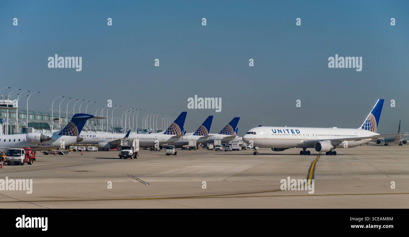 United Airlines Boeing 767-322(ER) N655UA, l'aéroport international O'Hare de Chicago, comté de Cook, Illinois, États-Unis Banque D'Images