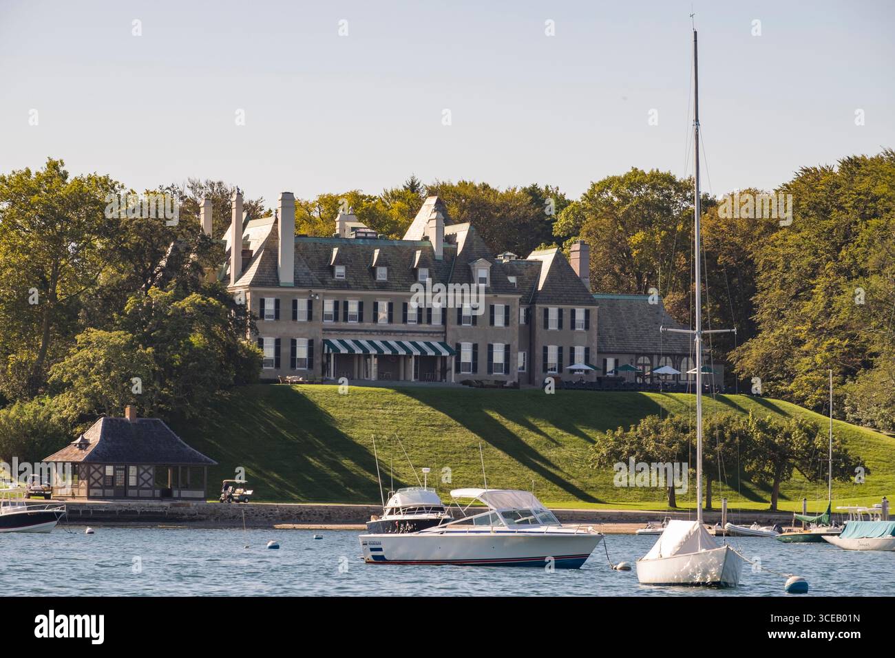 Harbour court, un club-House sur l'eau du New York Yacht Club, Newport, comté de Newport, Rhode Island, États-Unis Banque D'Images