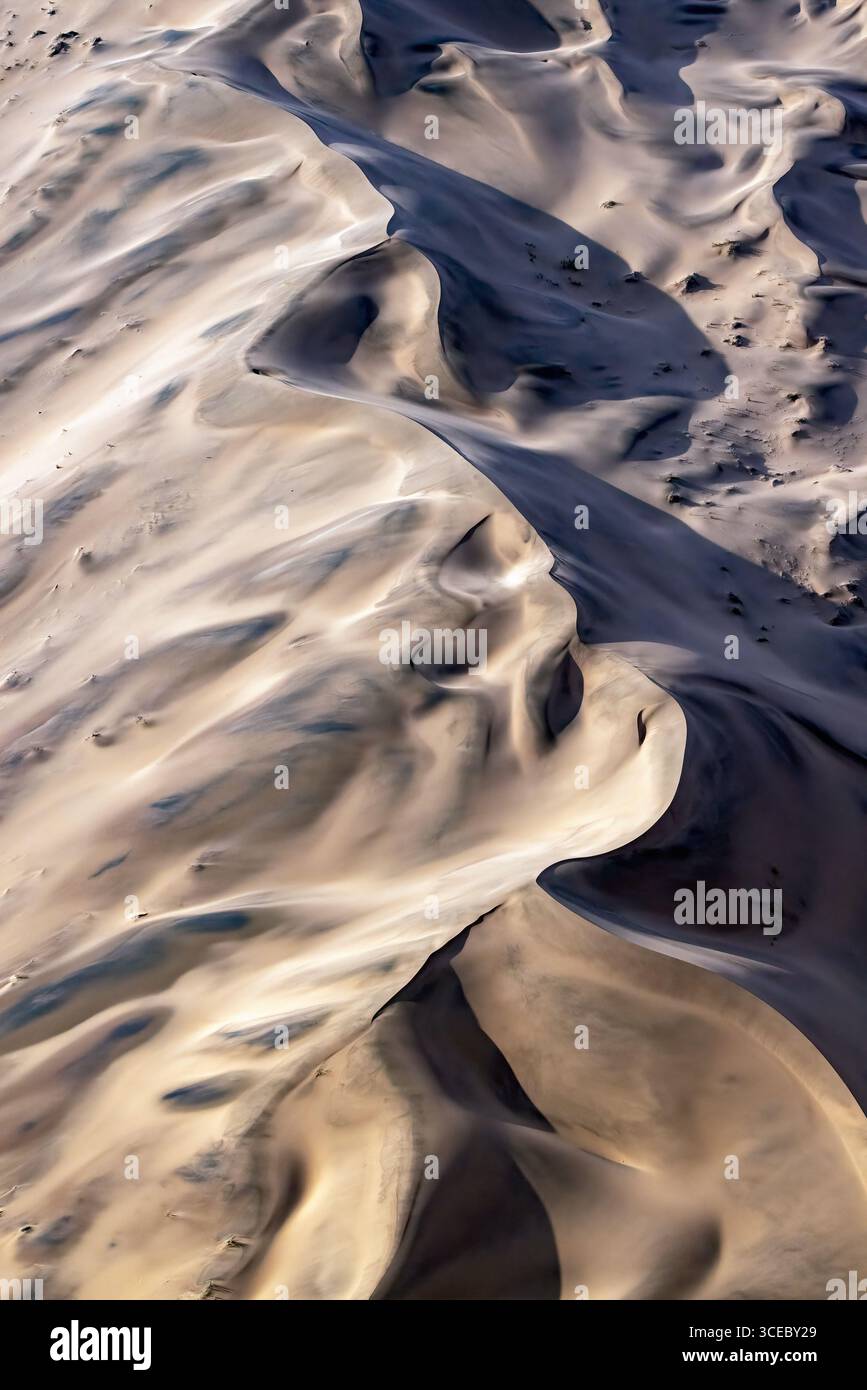 Vue aérienne d'anciennes dunes de sable dans le parc national Namib-Naukluft, Namibie, Afrique Banque D'Images