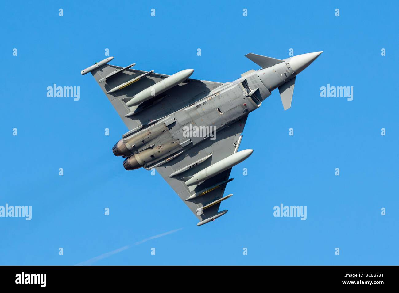 Atterrissage d'un avion de chasse Eurofighter Typhoon Banque D'Images