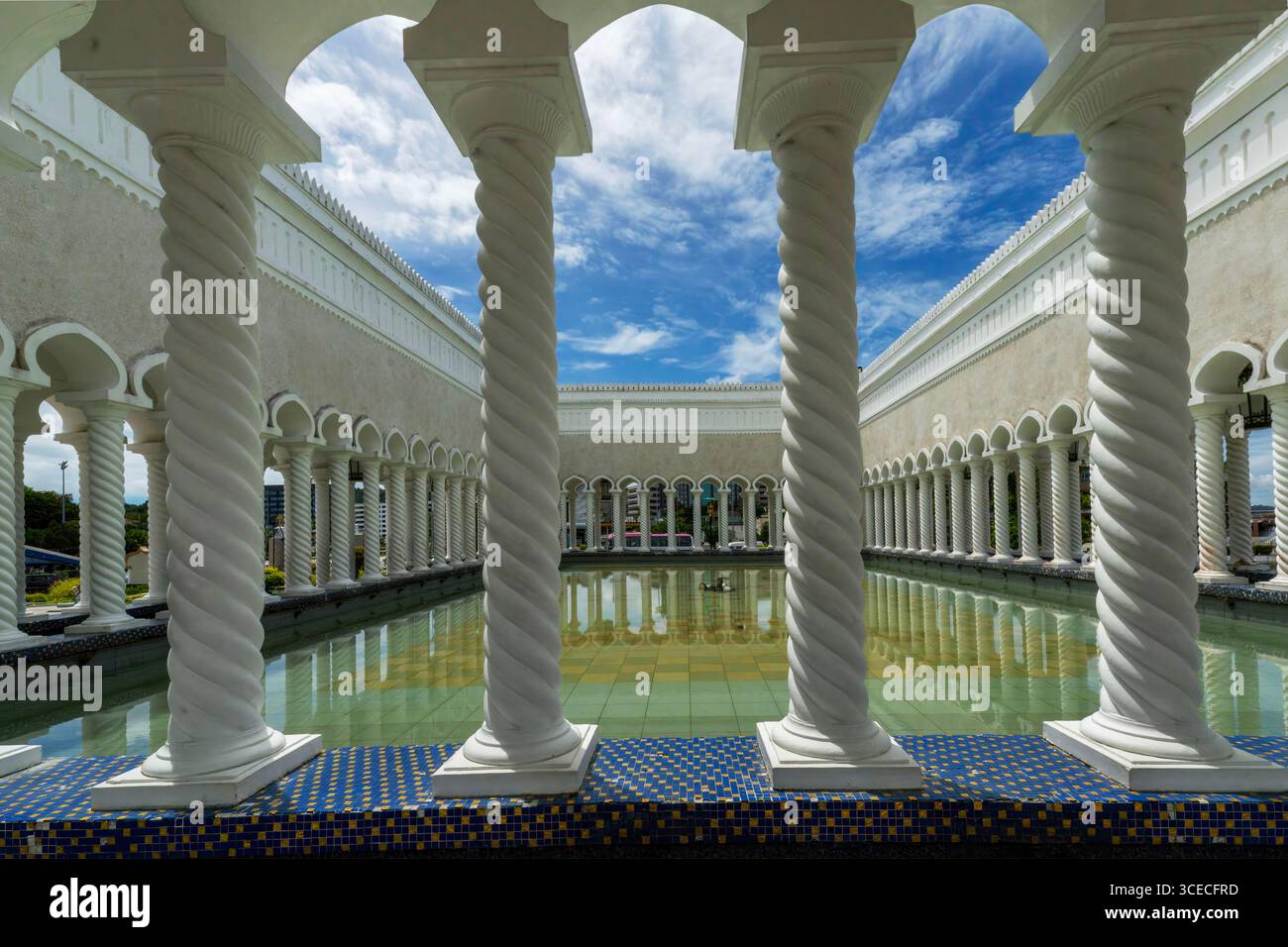 Piscine d'ablution de la mosquée Sultan Omar Ali Saifuddin à Bandar Seri Begawan, Brunei Darussalam. Banque D'Images
