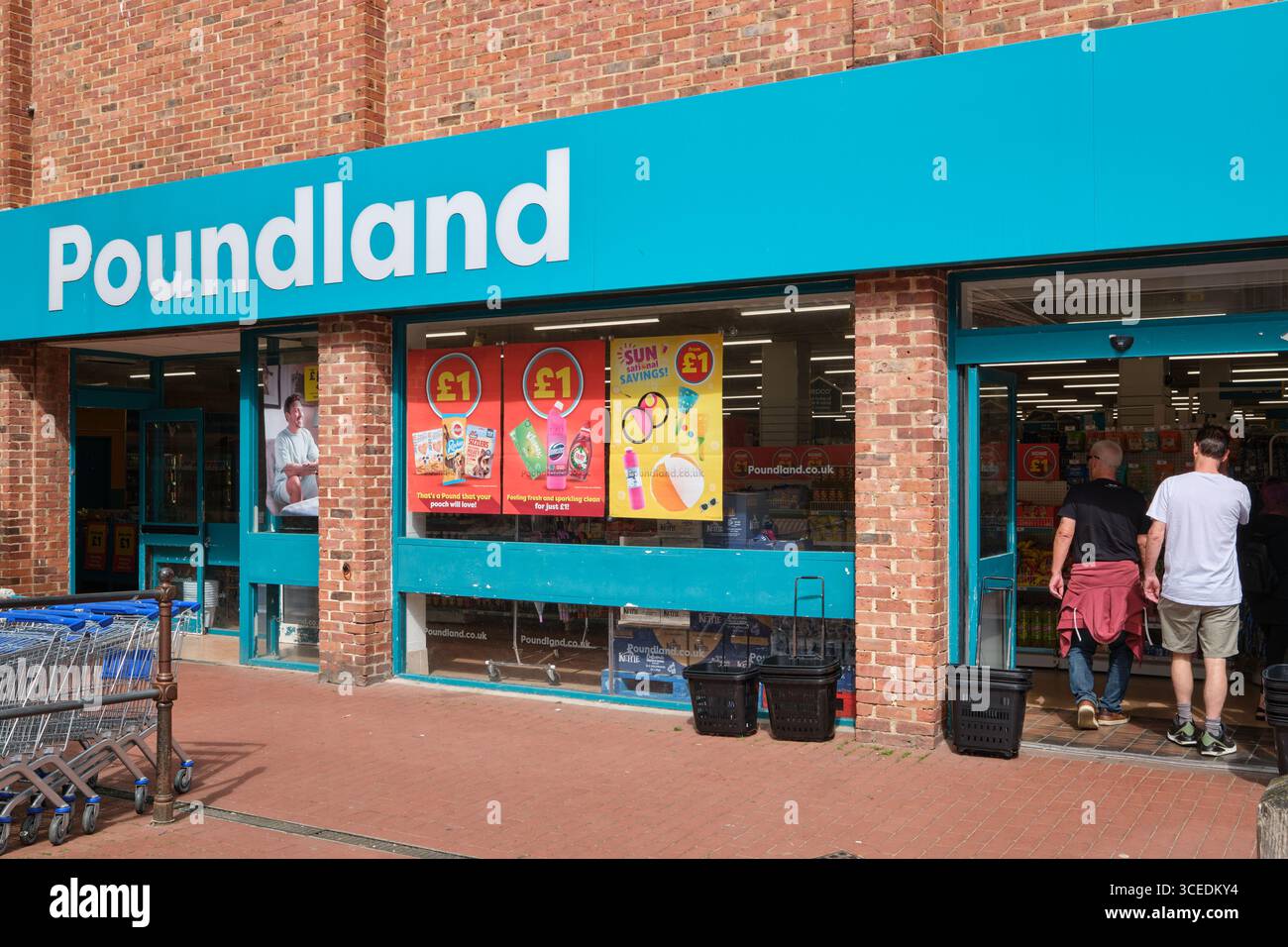 Boutique Poundland vendant une variété de produits à bas prix Banque D'Images