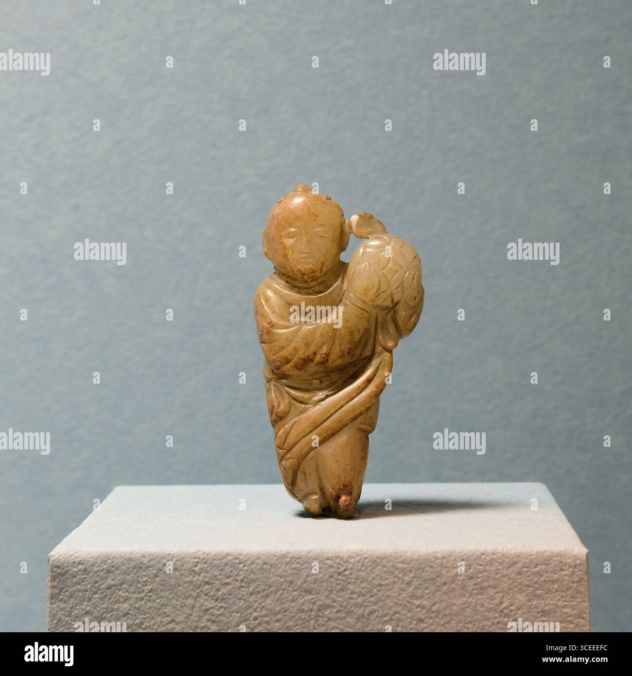 Enfant de jade chinois exposé au Musée national du Palais, Taipei, Taiwan ; dynastie Yuan, 1271 - 1368 EC. Banque D'Images