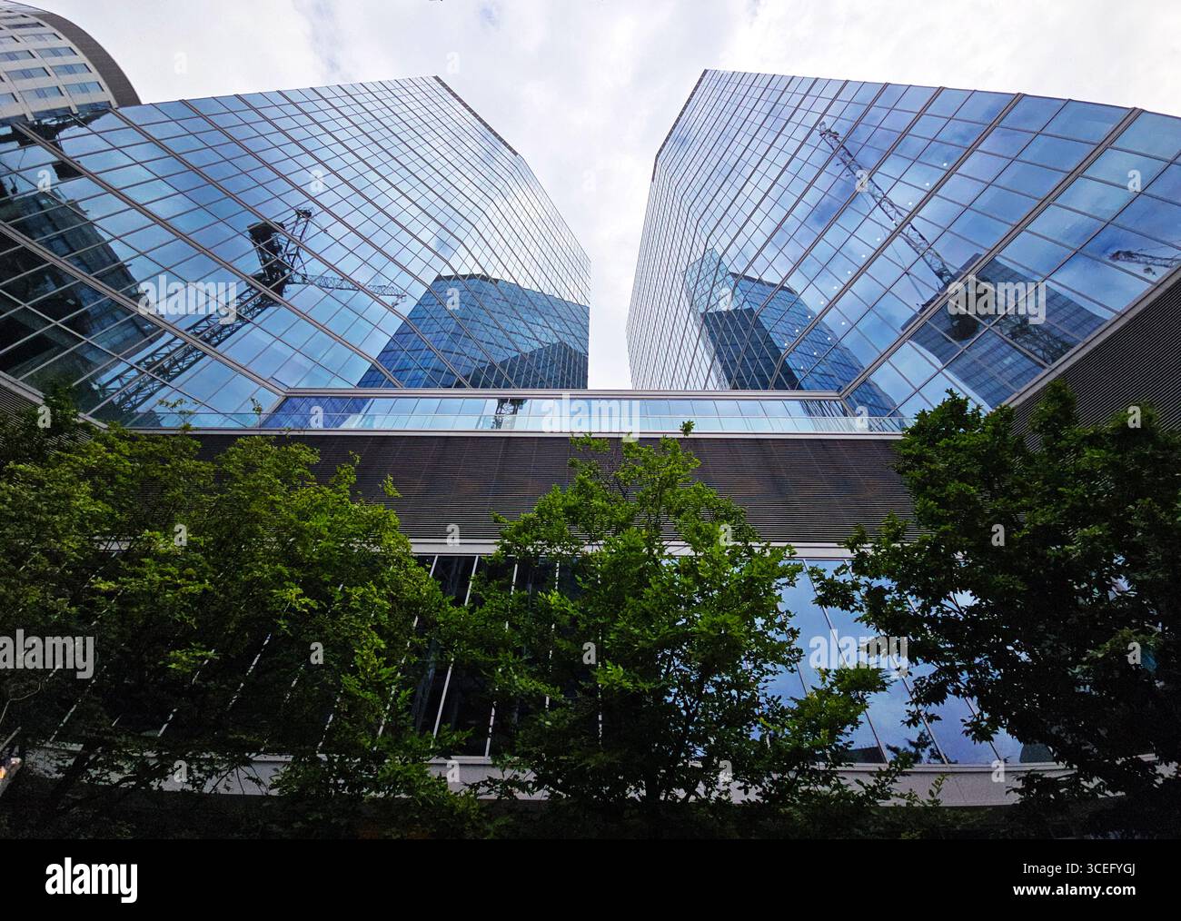 Le centre d'affaires Hub à Varsovie, Pologne. - Image de stock capturée avec un smartphone