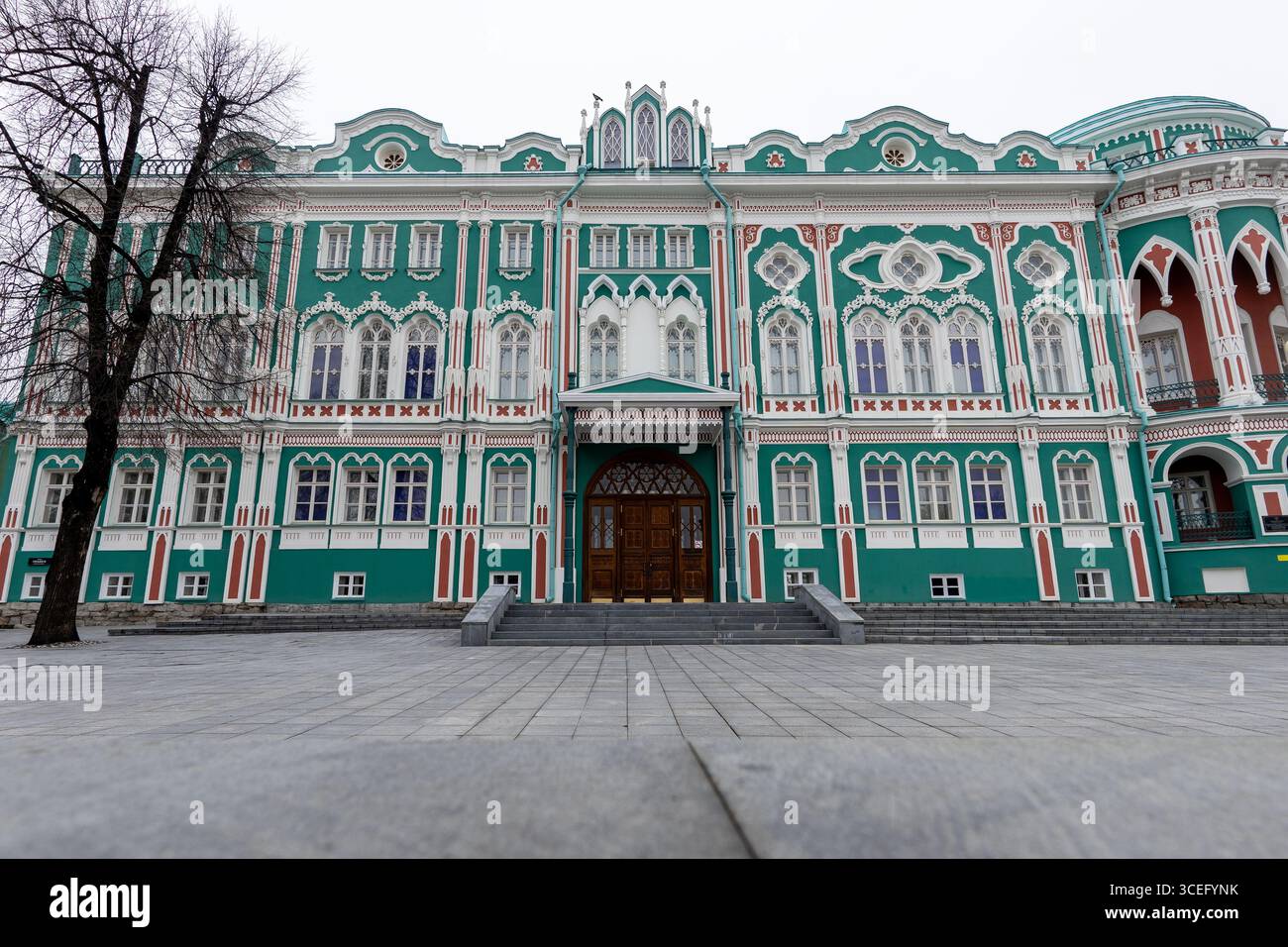 Sevastyanov House (Maison également des Syndicats) à Ekaterinbourg en Russie. Son un palais construit dans le premier quart du XIX siècle sur les rives de la Banque D'Images