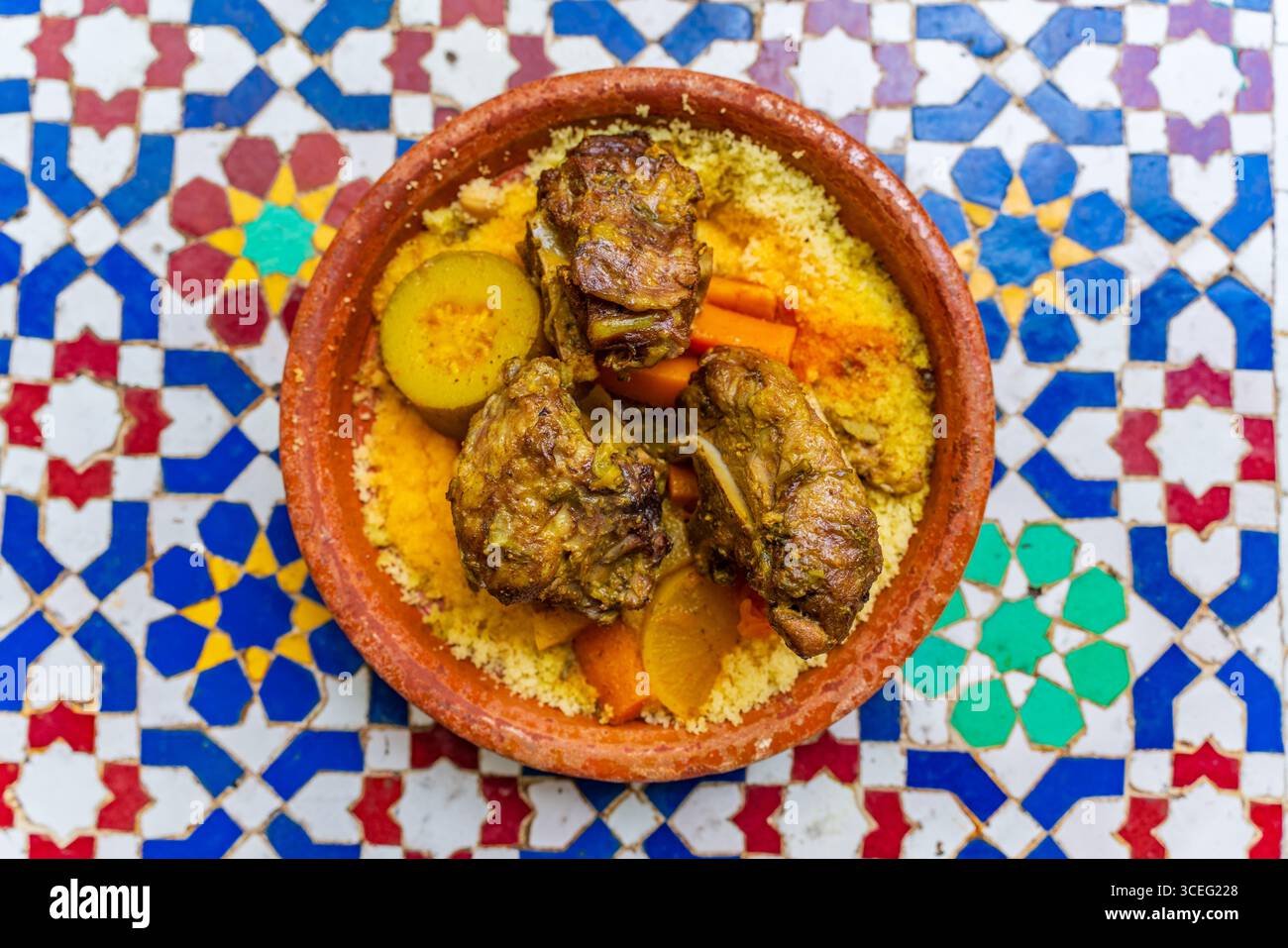Curry de poulet au couscous, une cuisine marocaine Banque D'Images