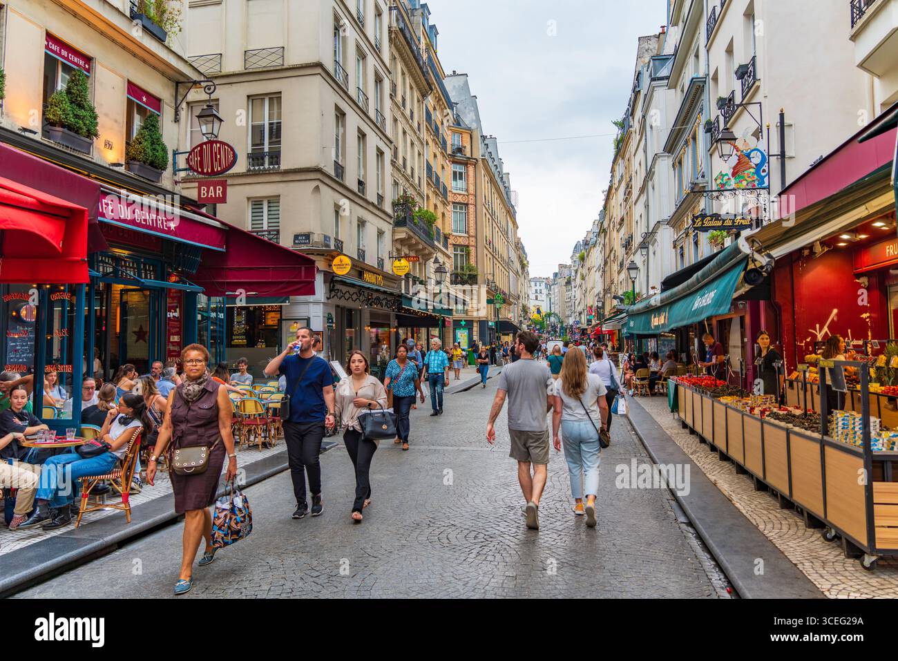 Rue Montorgueil, une rue de marché à Paris, France Banque D'Images