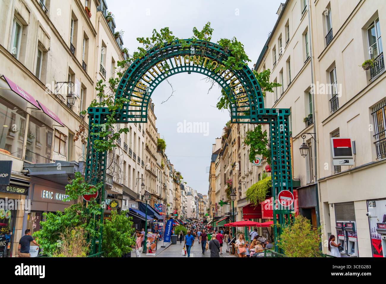 Rue Montorgueil, une rue de marché à Paris, France Banque D'Images