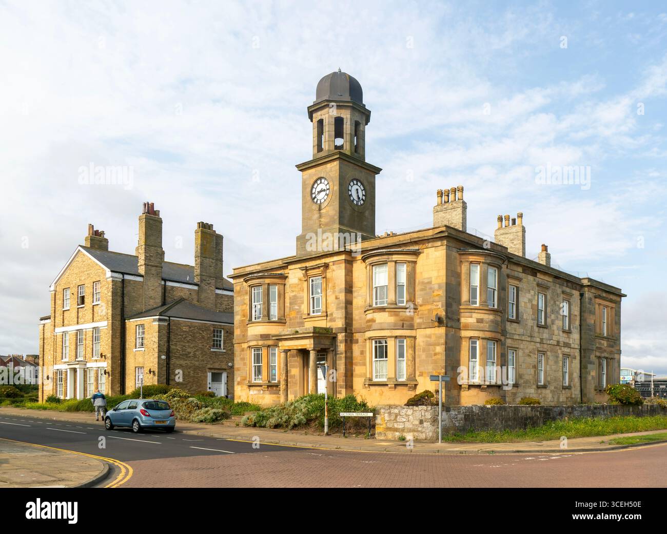 Old Docks Office 1846 avec tour d'horloge et Old Custom House Building 1844, Hartlepool, County Durham, Angleterre, Royaume-Uni Banque D'Images