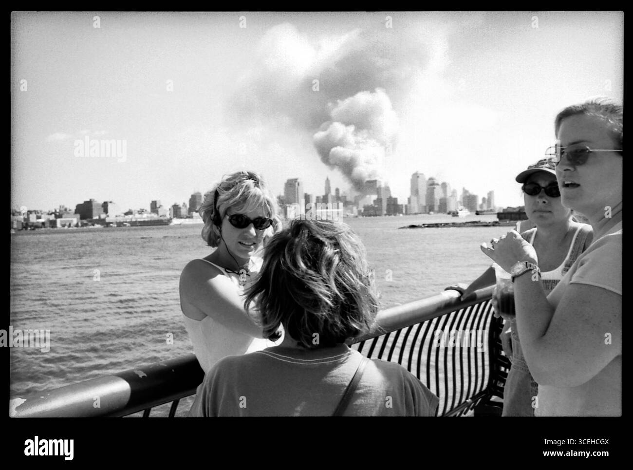 Hoboken, NJ - septembre 2001 : vue de l'horizon du centre-ville de Manhattan après les attentats terroristes du 11 septembre 2001, vu de l'autre côté de la rivière Hudson Banque D'Images