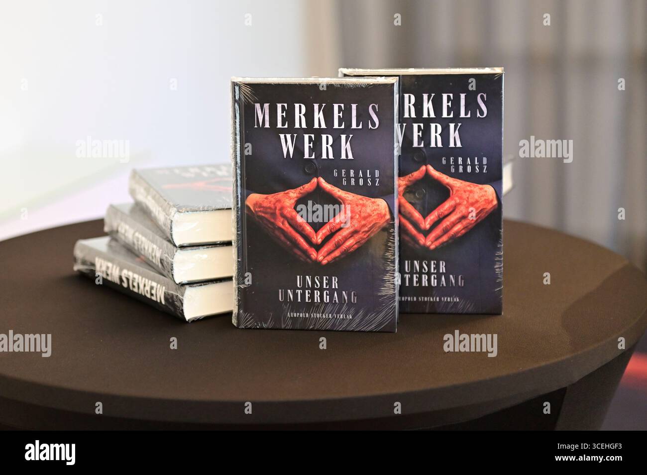 Vienne, Autriche. 18 août 2025. Conférence de presse dans le cadre du lancement du livre « Merkel's Work – Our Downfall » par l'auteur Gerald Grosz. Crédit : Franz PERC/Alamy Live News Banque D'Images