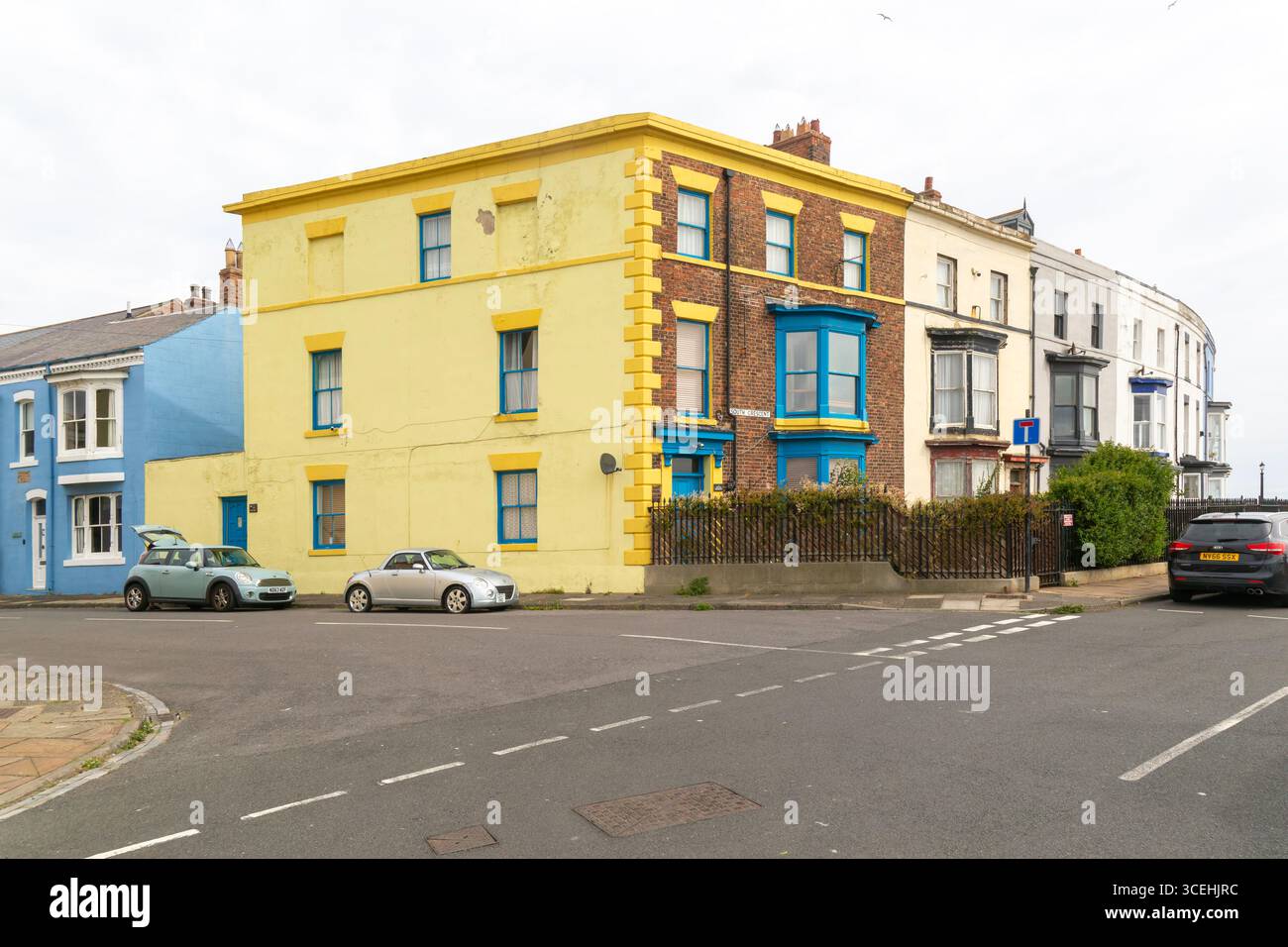 Maisons historiques en bord de mer sur South Crescent, Hartlepool Headland, comté de Durham, Angleterre, Royaume-Uni Banque D'Images