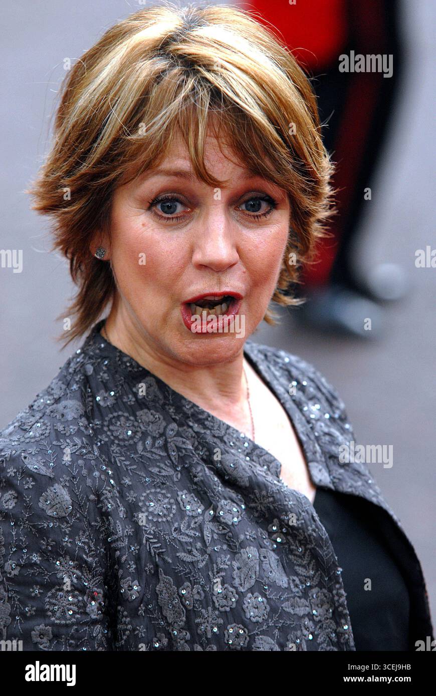 Jan Francis à la première mondiale de bienfaisance de 'Three and Out' qui s'est tenue à l'Odeon Leicester Square à Londres - 21 avril 2008 Banque D'Images