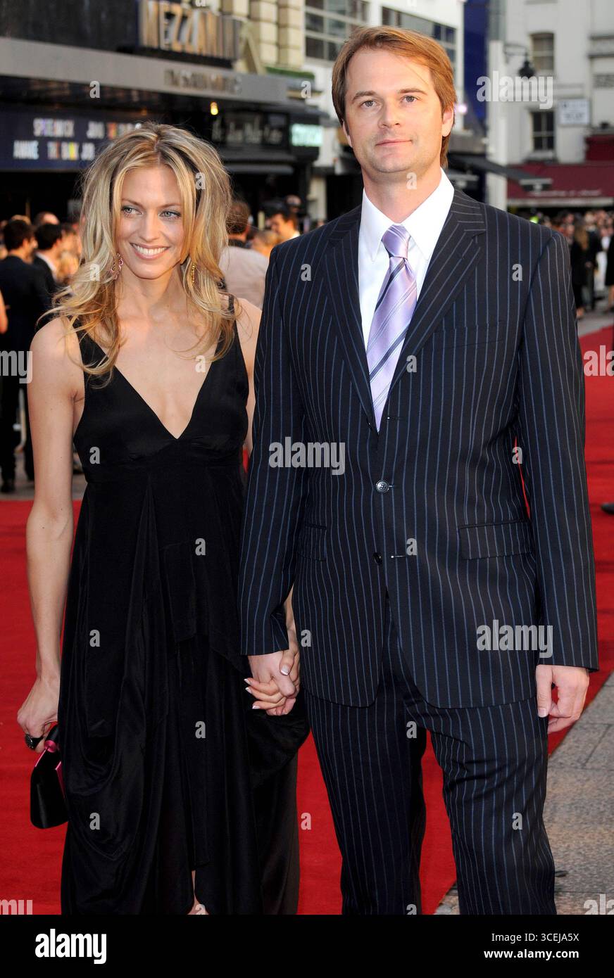 Tom Vaughan et invité à la première du film britannique « What Happens in Vegas » qui s'est tenue à l'Odeon Leicester Square à Londres, le 22 avril 2008 Banque D'Images